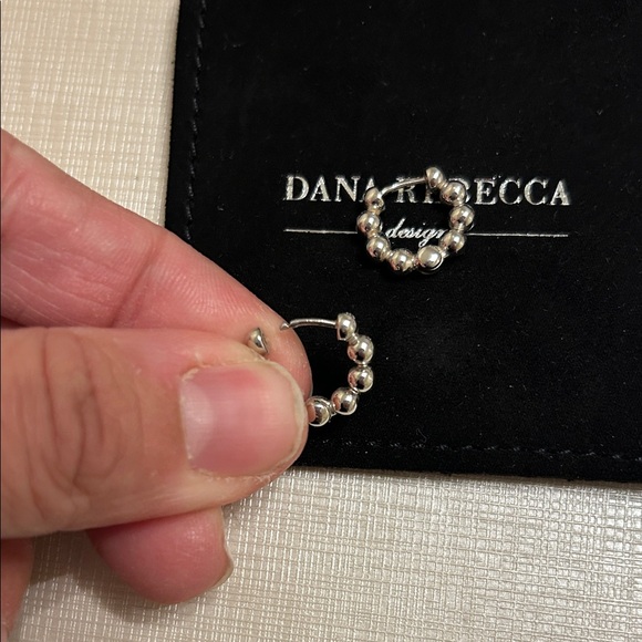 Dana Rebecca poppy Rae pebble white gold Hoop Earrings - Picture 3 of 5